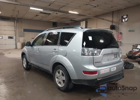 2008 Mitsubishi Outlander Es z USA, uszkodzony, nr VIN JA4LT21W28Z005530